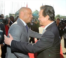 Thủ tướng Nguyễn Tấn Dũng hội kiến Chủ tịch Quốc hội Haiti 